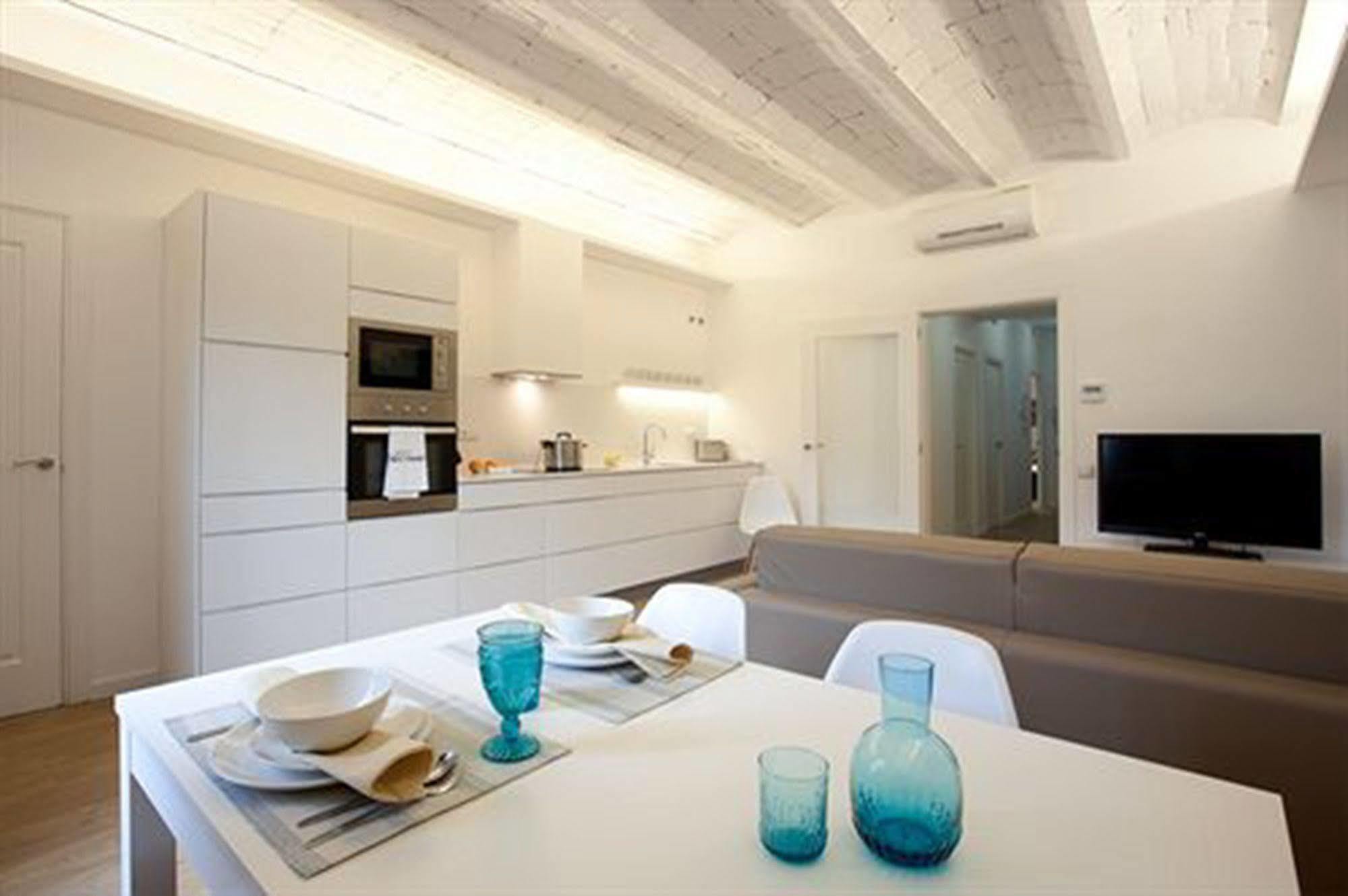 Rent Top Apartments Near Plaza De Catalunya Barcelona Exterior photo