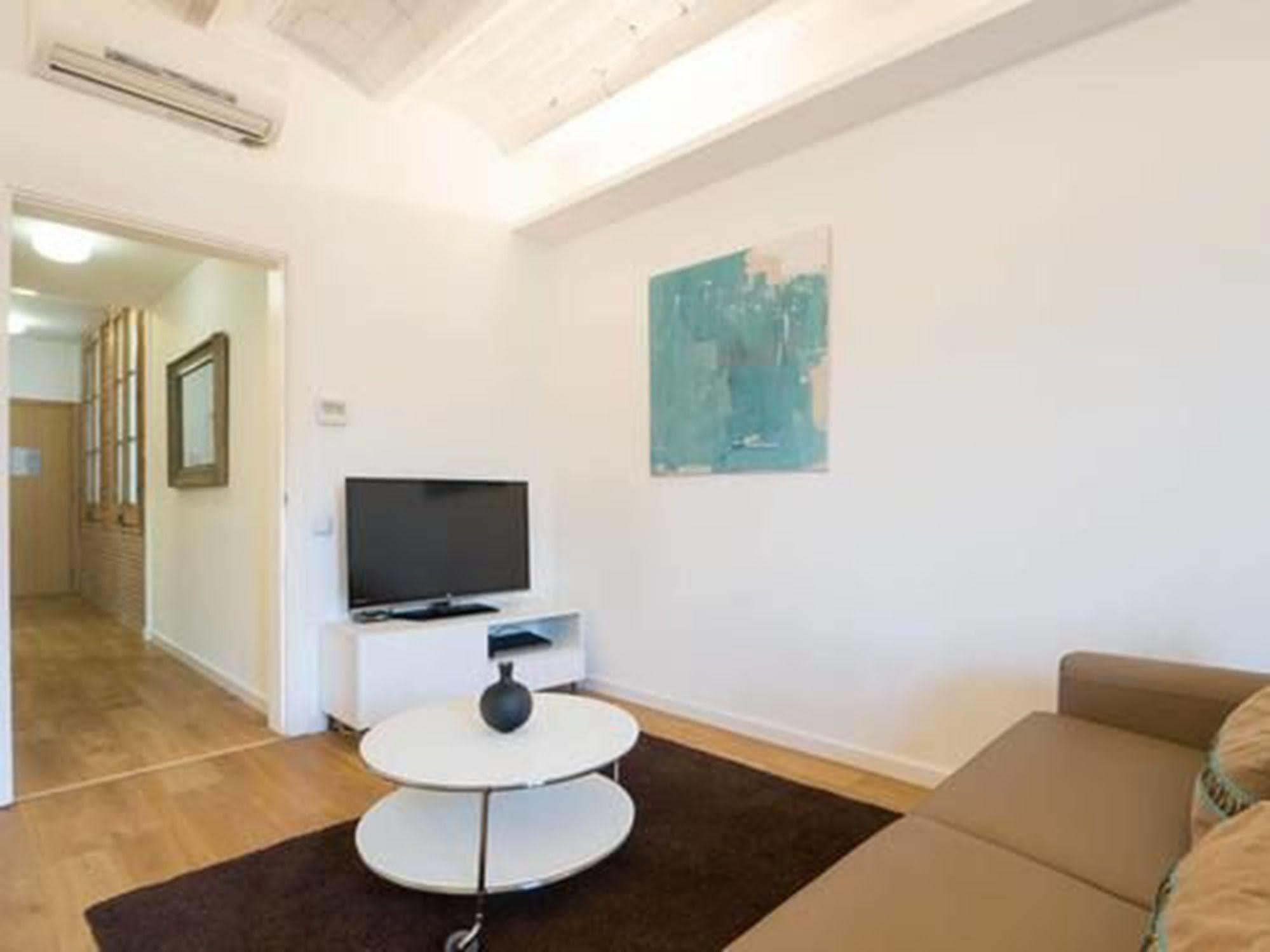 Rent Top Apartments Near Plaza De Catalunya Barcelona Exterior photo